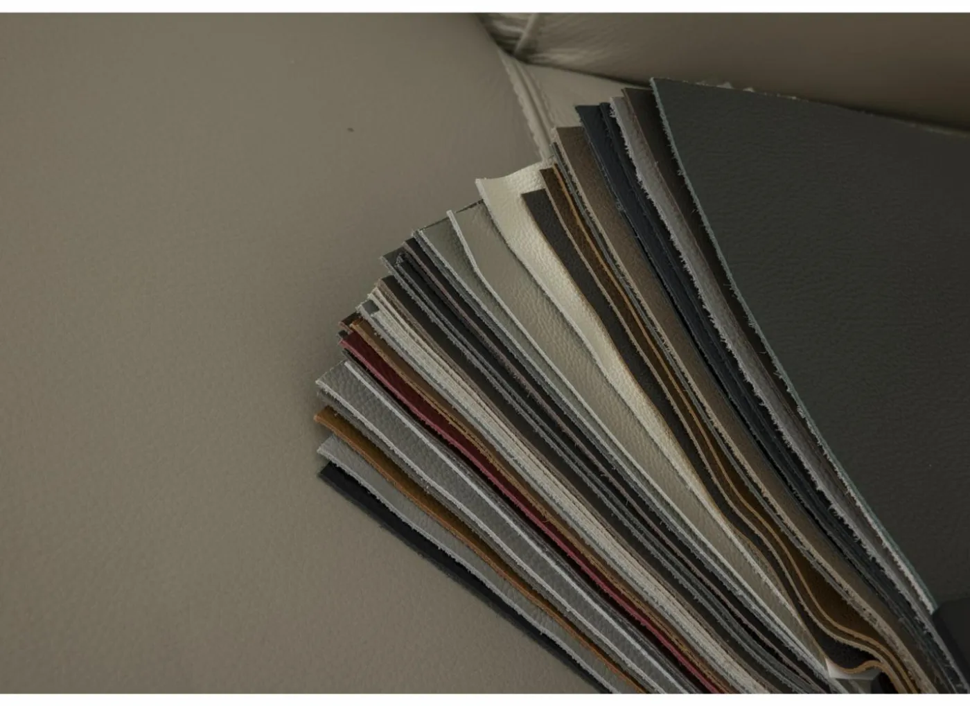 Hoeksalon Walk 413x303cm - leder - grijs met relax & opbergruimte