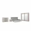Slaapkamer met bed 180x200cm - kleerkast 200cm - commode 110cm en 2 nachtkastjes